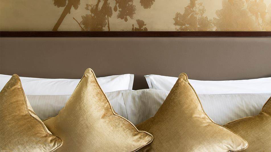 重新装修后的香港半岛酒店_Marco-Polo-Suite-Bedroom.ashx.jpg