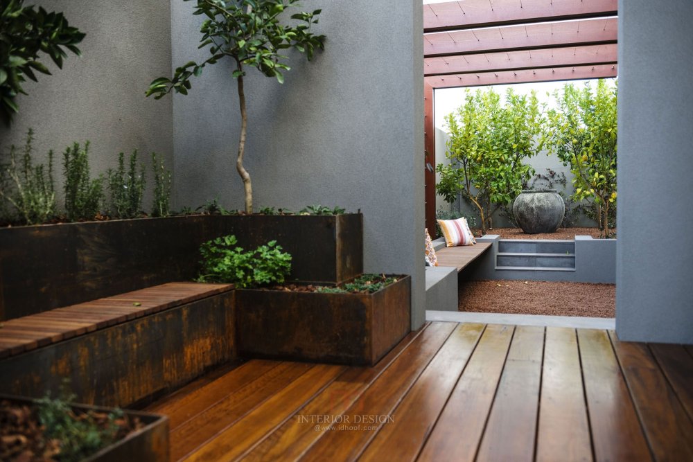 澳大利亚珀斯-Stylish Modern Home_Herb-Garden-Courtyard-Modern-Home-in-Wandi-Perth.jpg