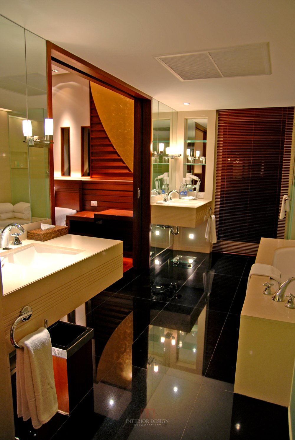 泰国甲米锡高水疗度假村 Anantara Si Kao Resort & Spa_43250492-H1-Spacious_bathroom.jpg