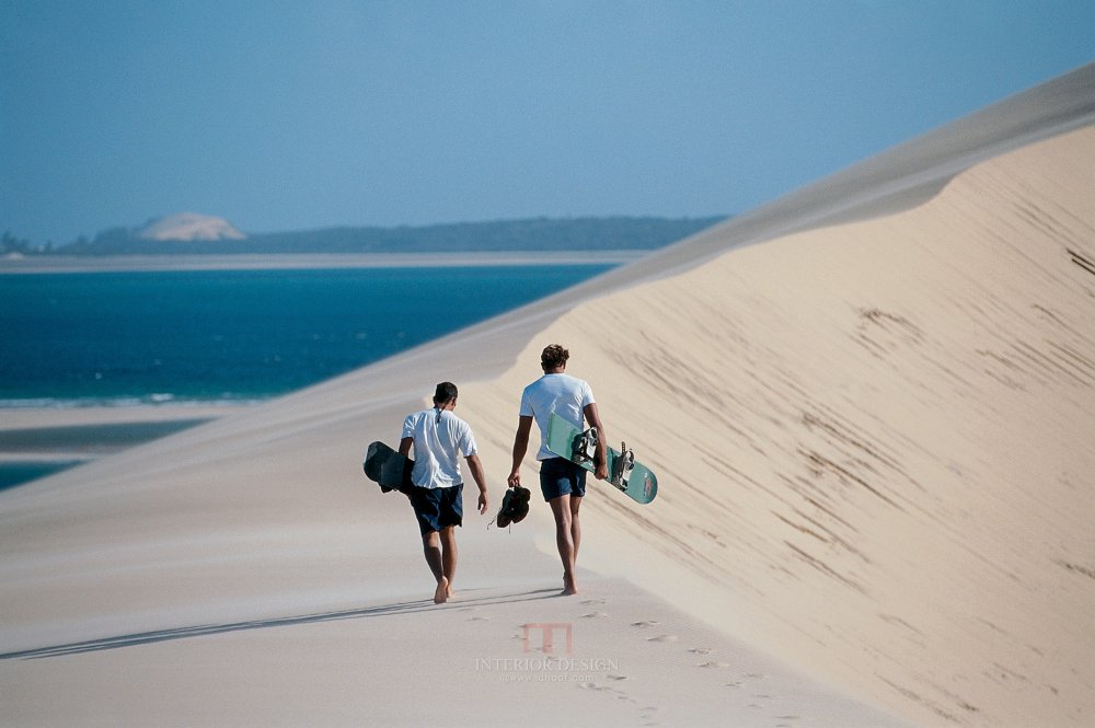 安纳塔拉巴扎鲁托岛度假村 Anantara Bazaruto Island Resort & Spa_59252115-H1-Dune_Boarding.jpg