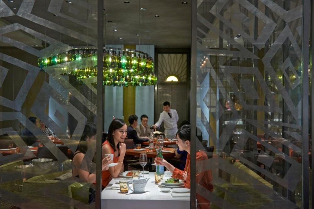 全新的奢華定義-Tony Chi与台北东方文华的三个餐厅（官网）_taipei-fine-dining-bencotto-girls-dining-01.jpg