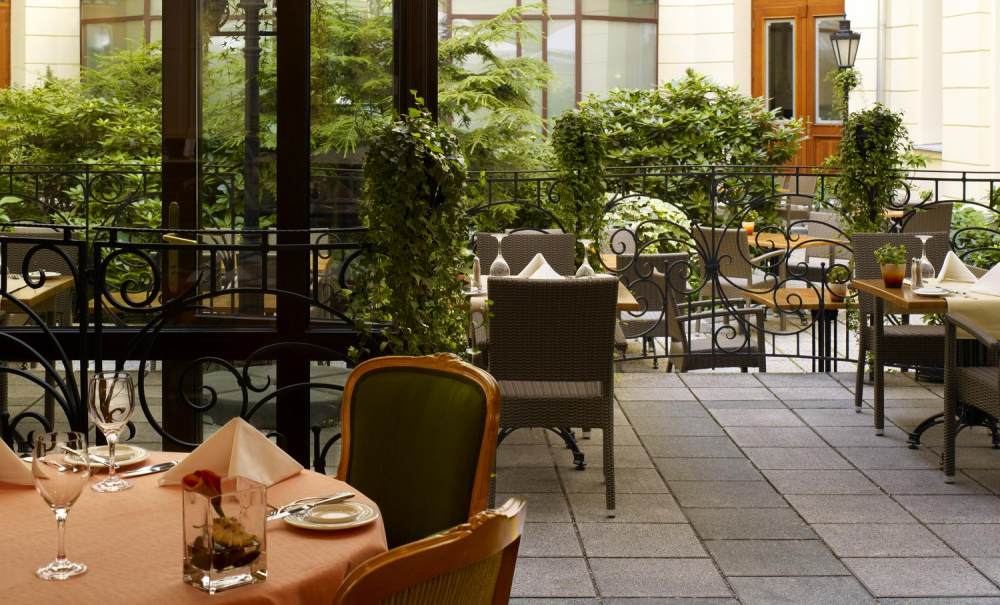 布里斯托尔艾美酒店，华沙，华沙，波兰_6)Le Meridien Bristol, Warsaw—Summer Patio in Marconi Restaurant 拍攝者.jpg