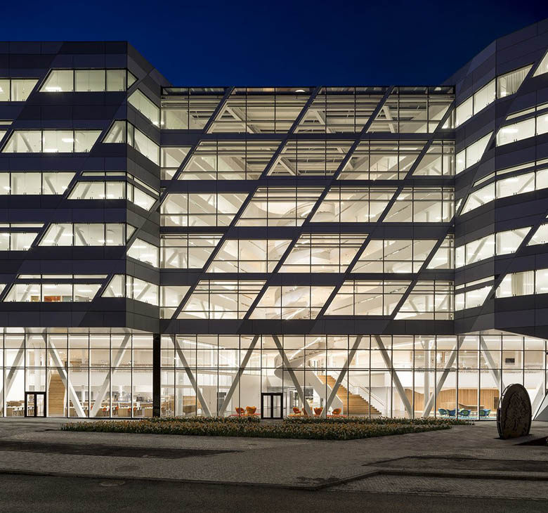 瑞典银行斯德哥尔摩总部大楼设计_popoffices-Swedbank-office- 3XN-11.jpg