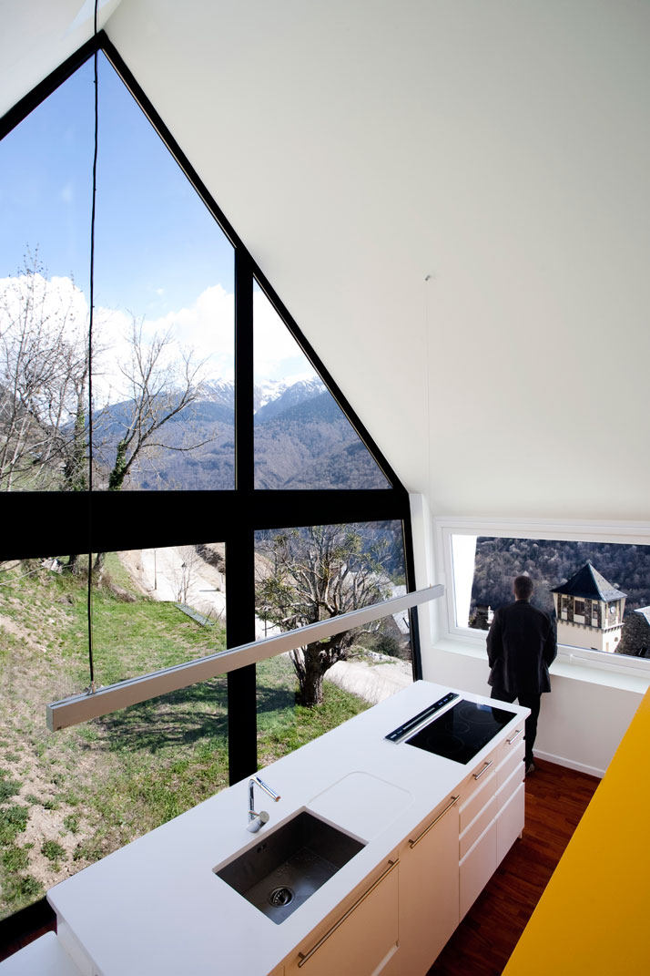 比利牛斯山的坡屋顶住宅_201407_Pyrenees_House at the Pyrenees (9).jpg