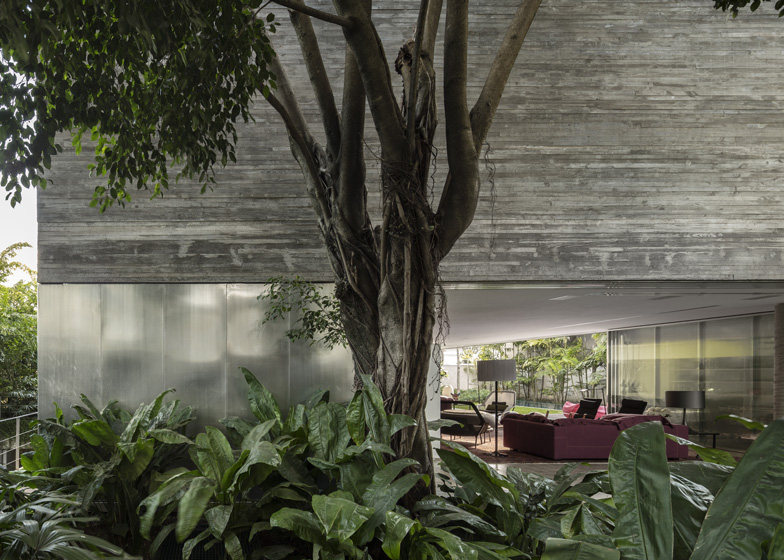 国外精品住宅系列【Casa Cubo】 by Studio MK27_dezeen_Casa-Cubo-by-Studio-MK27_ss11.jpg