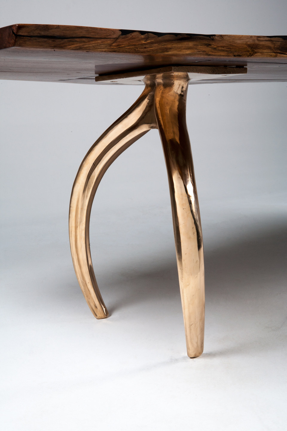 table-2-dining-room-tables-bronze-metal (3).jpg