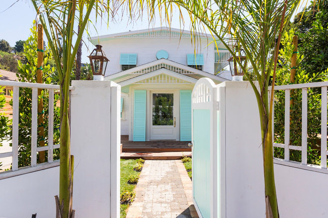 好莱坞山的卷土重来_00002_abb17c4303e433f0_4440-w660-h439-b0-p0--tropical-exterior.jpg