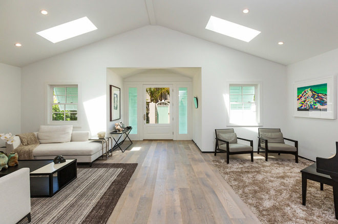 好莱坞山的卷土重来_00004_a9f1545203e4345f_4550-w660-h439-b0-p0--contemporary-living-room.jpg