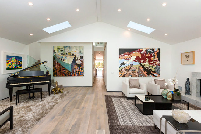 好莱坞山的卷土重来_00005_72c1680b03e434be_4645-w660-h439-b0-p0--contemporary-living-room.jpg
