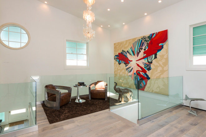 好莱坞山的卷土重来_00010_6831d7a003e437e8_7967-w660-h439-b0-p0--contemporary-living-room.jpg