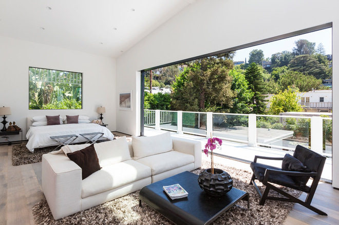 好莱坞山的卷土重来_00011_8f41e5c803e43874_7981-w660-h439-b0-p0--contemporary-bedroom.jpg