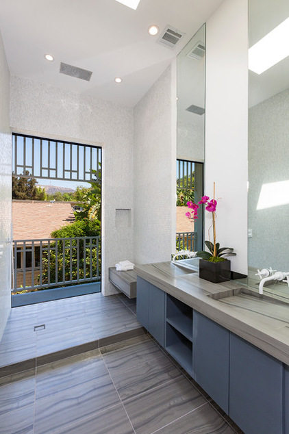 好莱坞山的卷土重来_00013_7ae1450403e438a1_7988-w422-h634-b0-p0--contemporary-bathroom.jpg