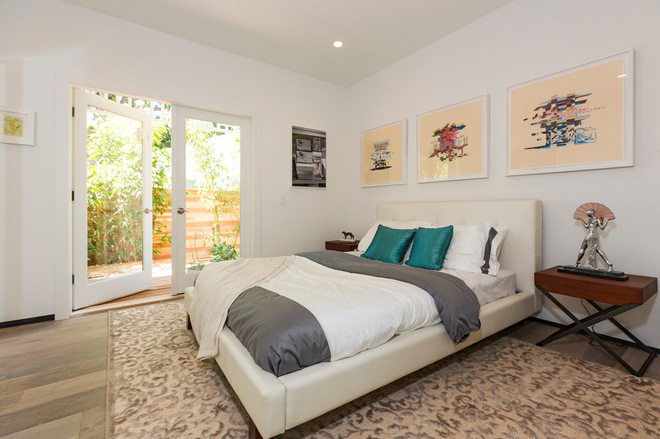 好莱坞山的卷土重来_00014_7a61bbd603e438fc_5733-w660-h439-b0-p0--contemporary-bedroom.jpg