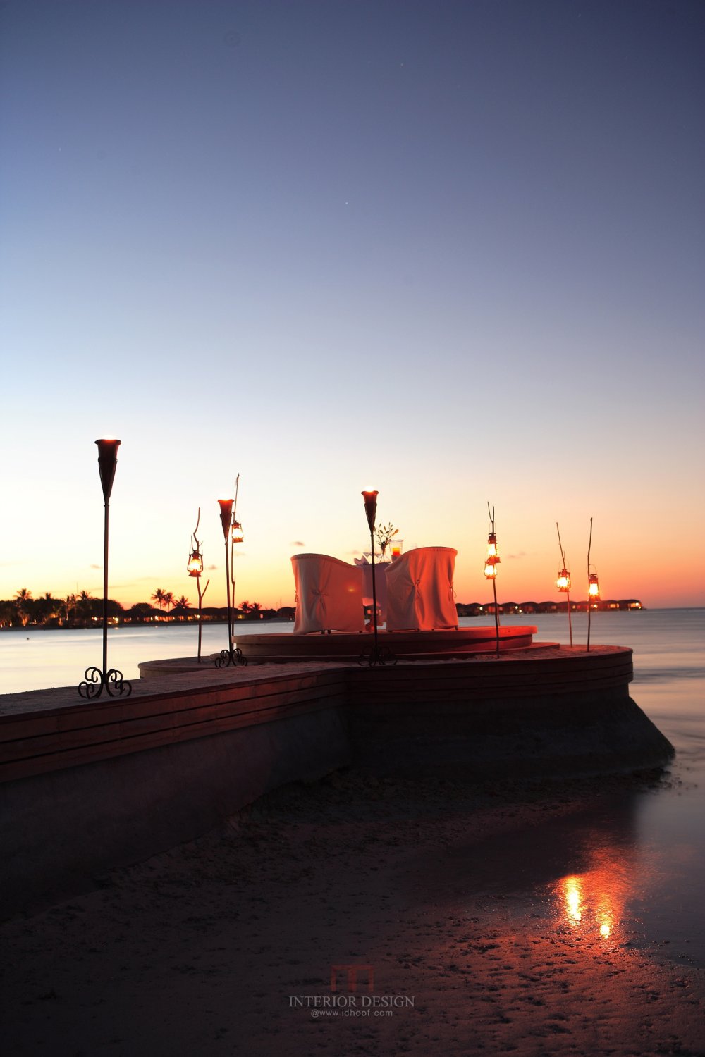 Dining on the jetty.jpg