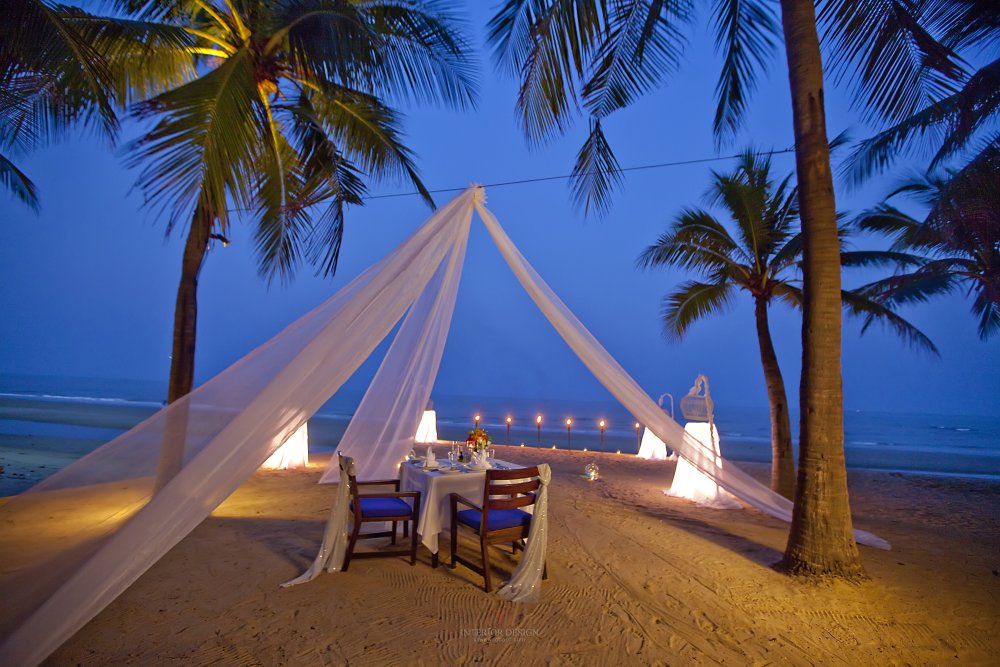 Dining by Design beach set up.jpg