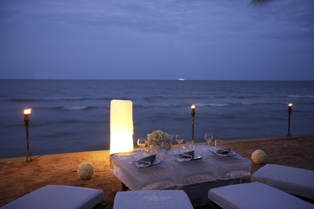 Dining by Design flame-lit beach.jpg