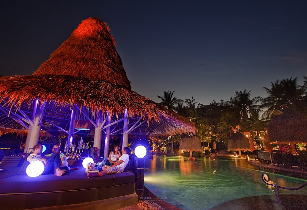 Loy Nam pool bar by night.jpg