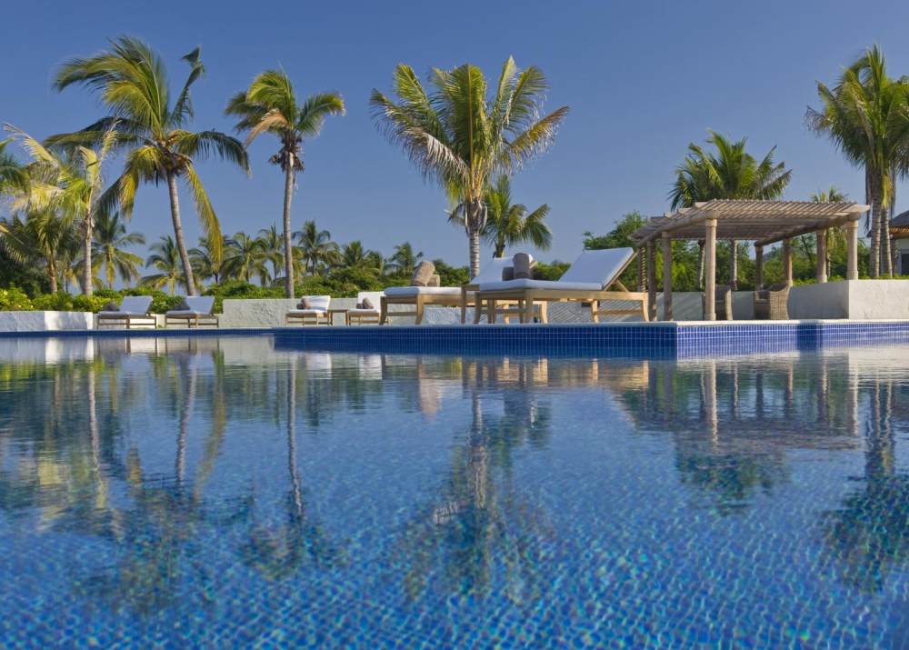 The St. Regis Punta Mita Resort, Puerto Vallarta, Mexico_41)The St. Regis Punta Mita Resort—Beach Club Pool 拍攝者.jpg