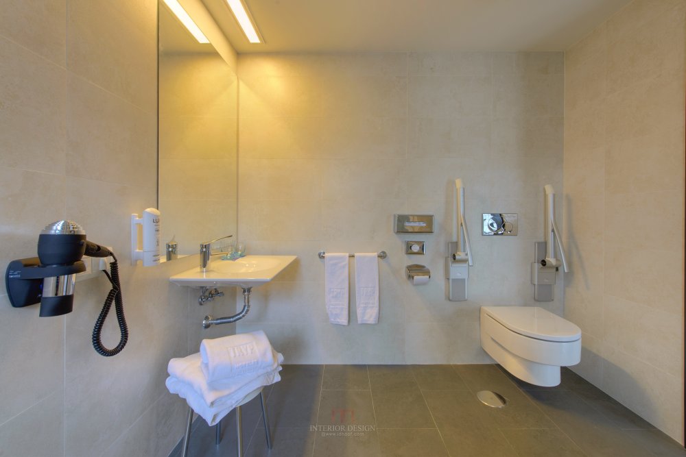 西班牙科尔多瓦TRYP Córdoba_20cTRYPCordoba-DisabledBathroom.jpg