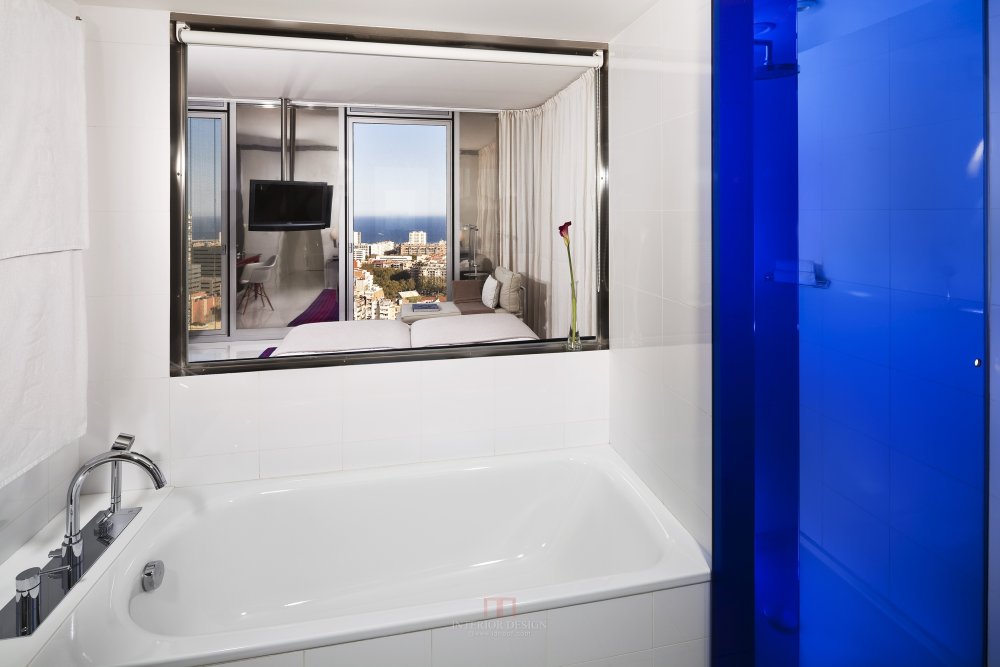 巴塞隆纳天空美利亚酒店 Meliá Barcelona Sky_29TheLevelAtMeliaBarcelonaSky-BathroomGrandPremiumSeaView_ExecutiveJrSuite.jpg