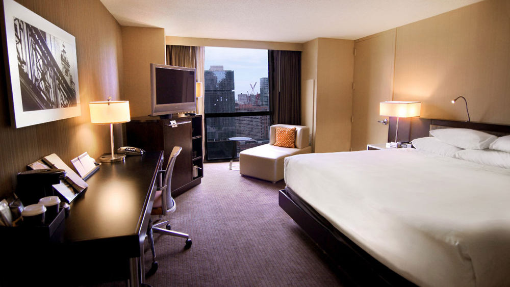 重新装修的芝加哥凯悦酒店(官方摄影) Hyatt Regency Chicago_Hyatt-Regency-Chicago-Standard-King-Guestroom-1280x720.jpg