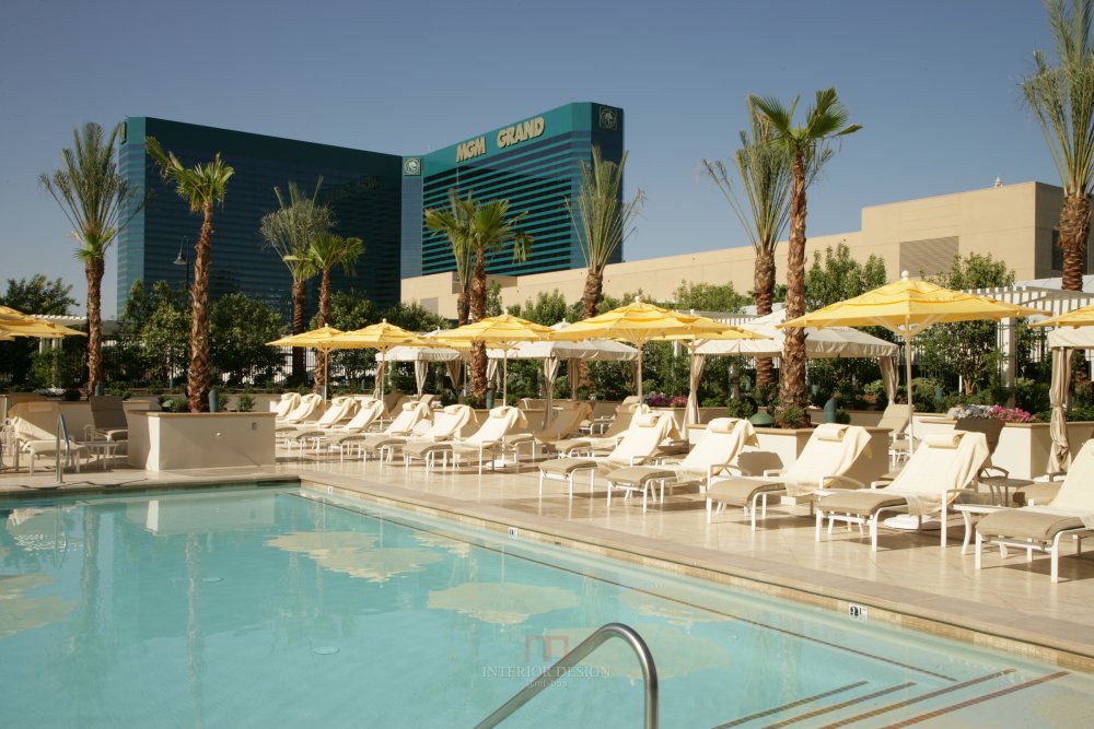 拉斯维加斯米高梅大酒店(官方摄影) MGM Grand Hotel and Casino_TheSignatureMGMGrand_Tower1Pool.jpg