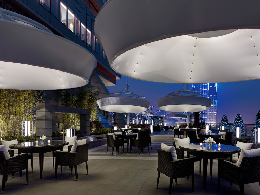 Yabu Pushelberg-广州朗豪酒店(官方高清摄影) Langham Place, Guangzhou_62264509-H1-LPCAN_Sky_Bar_lores.jpg