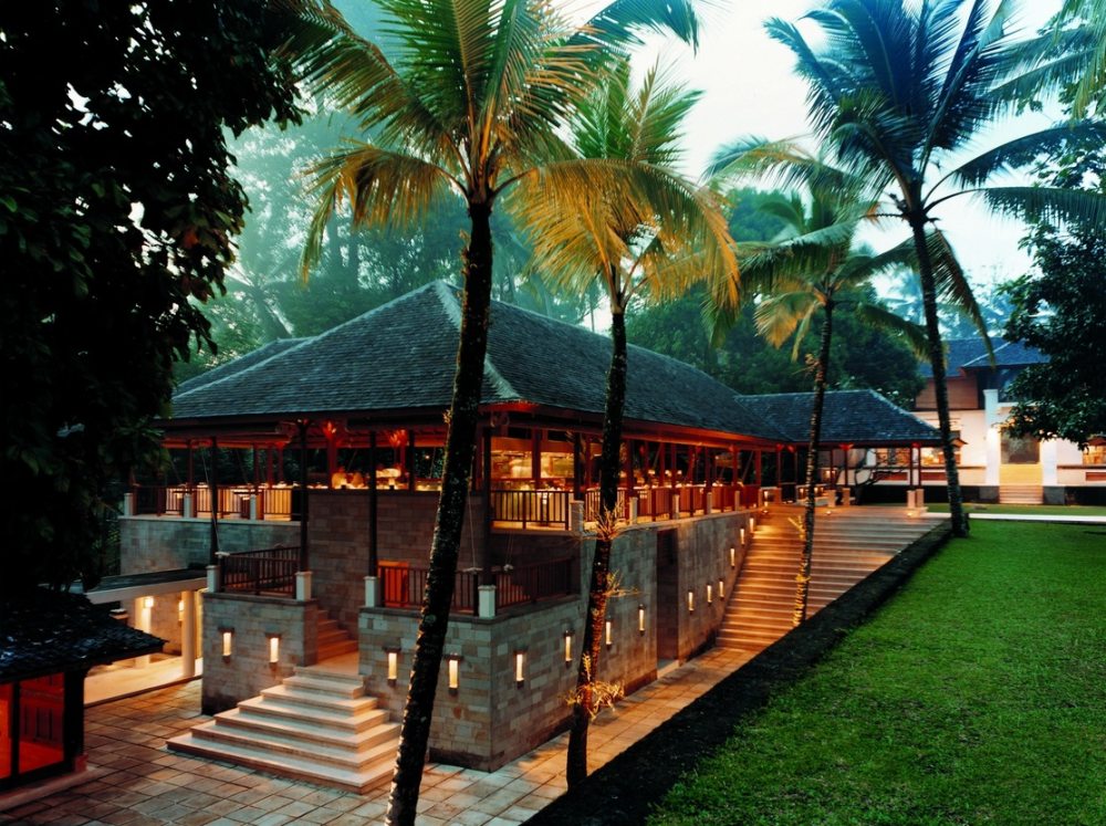 Koichiro Ikebuchi -巴厘岛科莫香巴拉度假酒店 COMO Shambhala_Como-Shambhala-Estate-Bali-guest-access-restaurant-at-dusk.jpg