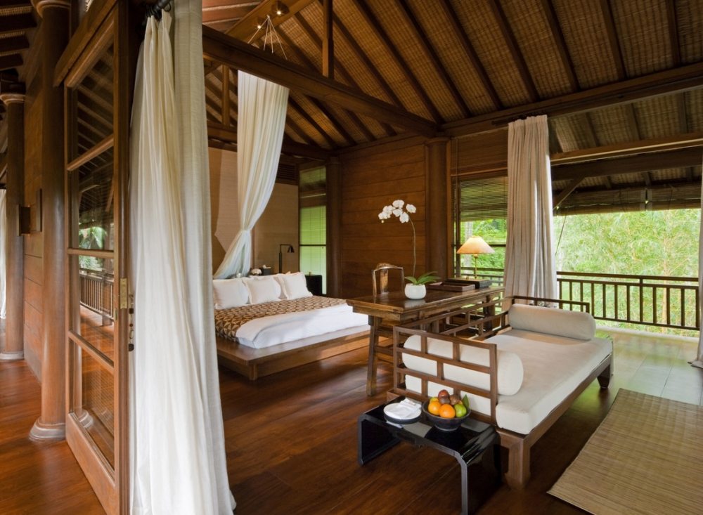 Koichiro Ikebuchi -巴厘岛科莫香巴拉度假酒店 COMO Shambhala_Como-Shambhala-Estate-Bali-wooden-and-white-pavilion-style-guest-room-with-balcony.jpg