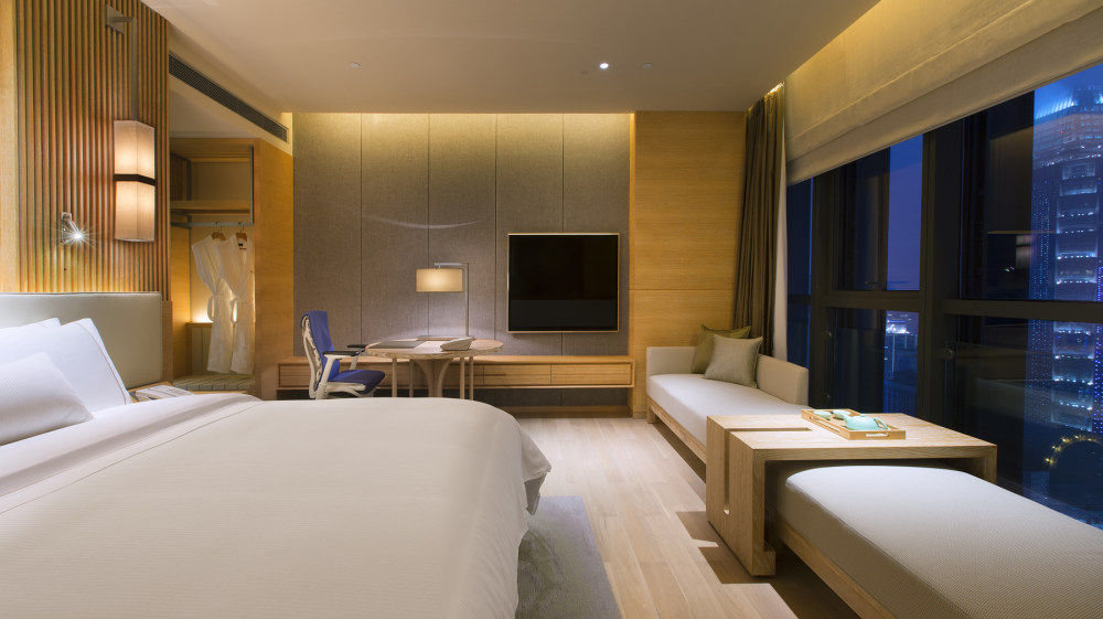 重庆威斯汀酒店_3. Room - Renewal Suite bedroom活力套房卧室.jpg