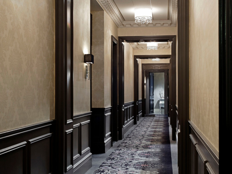 6-trump-international-hotel-tower-exec-corridor-copy.jpg