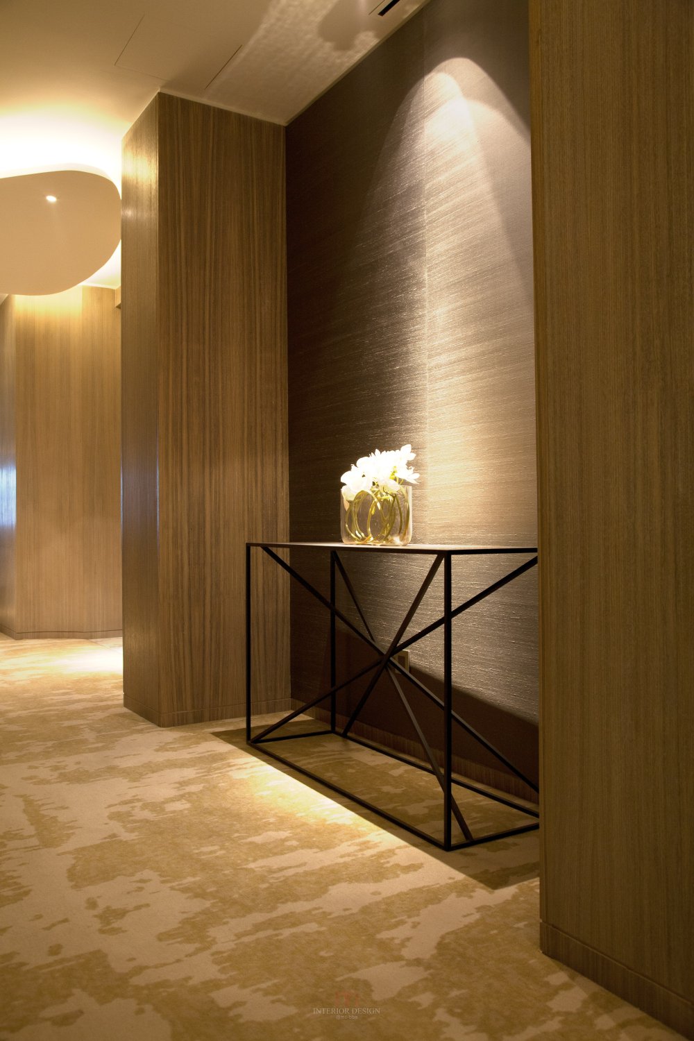 Four seasons place (shanghai)_21C_BR_CORRIDOR_01.jpg