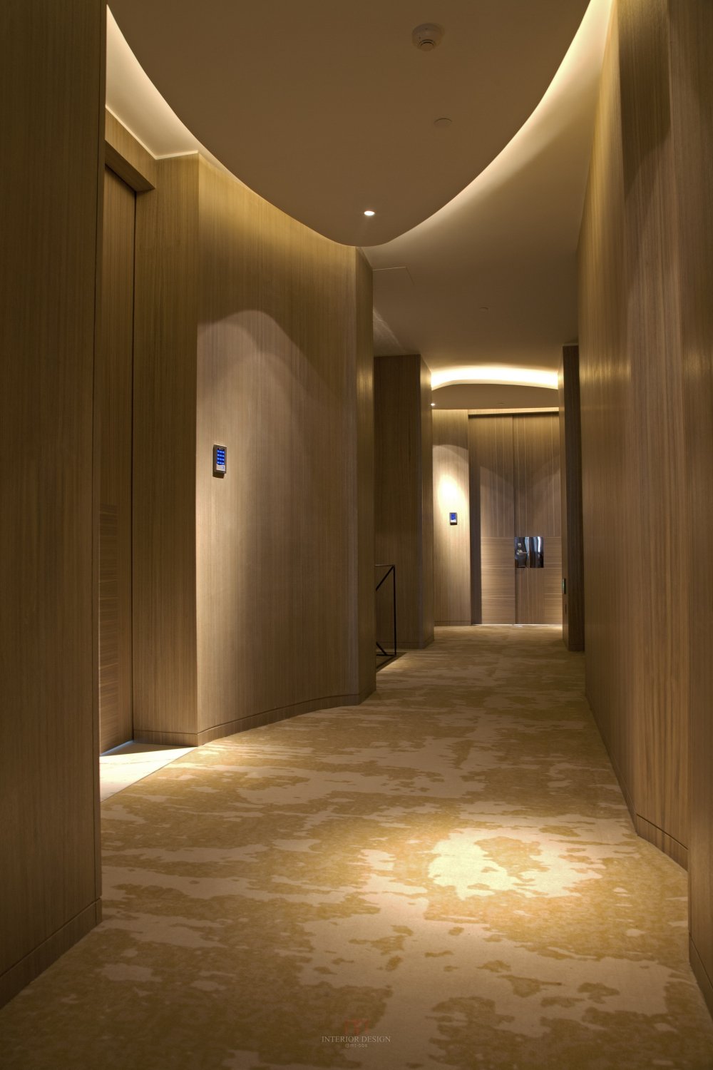 Four seasons place (shanghai)_21C_BR_CORRIDOR_02.jpg