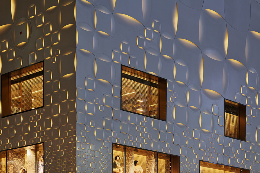 54374a3bc07a80a74a0000b3_louis-vuitton-matsuya-ginza-facade-renewal-jun-aoki-ass.jpg