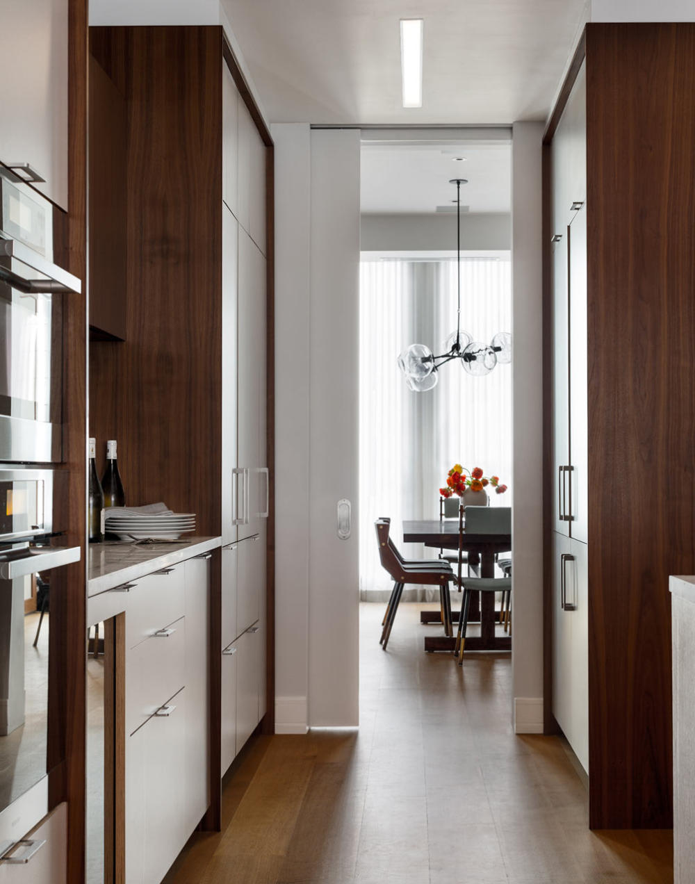 纽约的ECO-FRIENDLY环保公寓_66-9th-Ave-EcoFriendly-Apt-6-kitchen-passageway.jpg