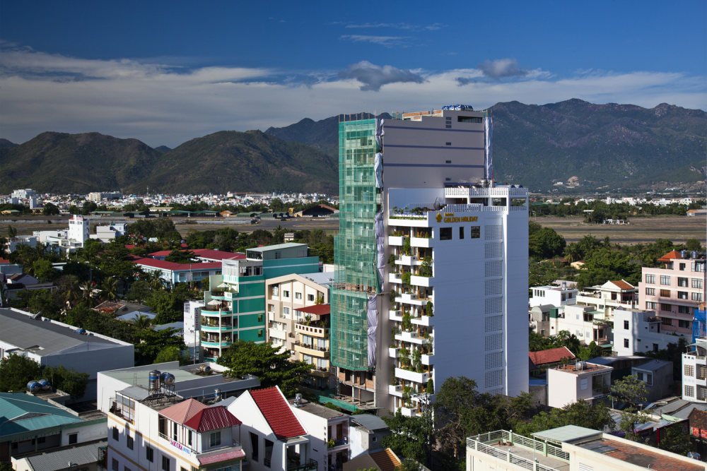 Hotel Golden Holiday in Nha Trang_5424a958c07a809a0e0000d8_hotel-golden-holiday-in-nha-trang-trinh-viet-a-architec.jpg