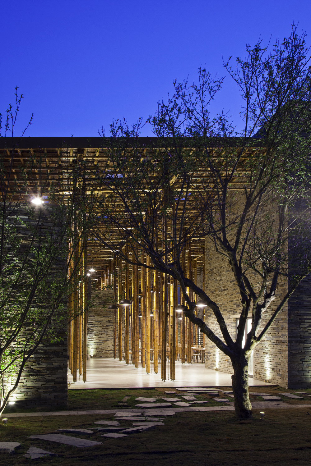 Son La Restaurant_5445a971e58ecea2d5000044_son-la-restaurant-vo-trong-nghia-architects_pic12_view_.jpg