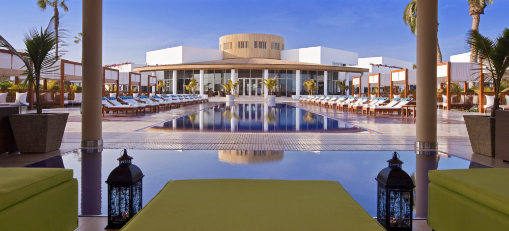 1)Hotel Paracas, Paracas—Main pool  Main Building 拍攝者 Luxury Collection Hote.jpg