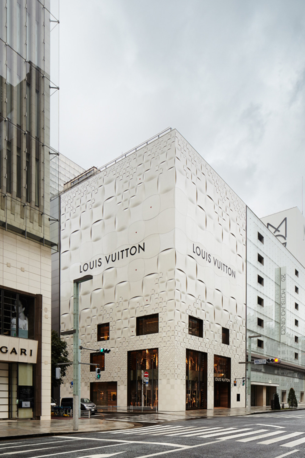 Jun Aoki & Associates设计公司日本银座Louis Vuitton 专卖店_543749fac07a80a74a0000b0_louis-vuitton-matsuya-ginza-facade-renewal-jun-aoki-ass.jpg