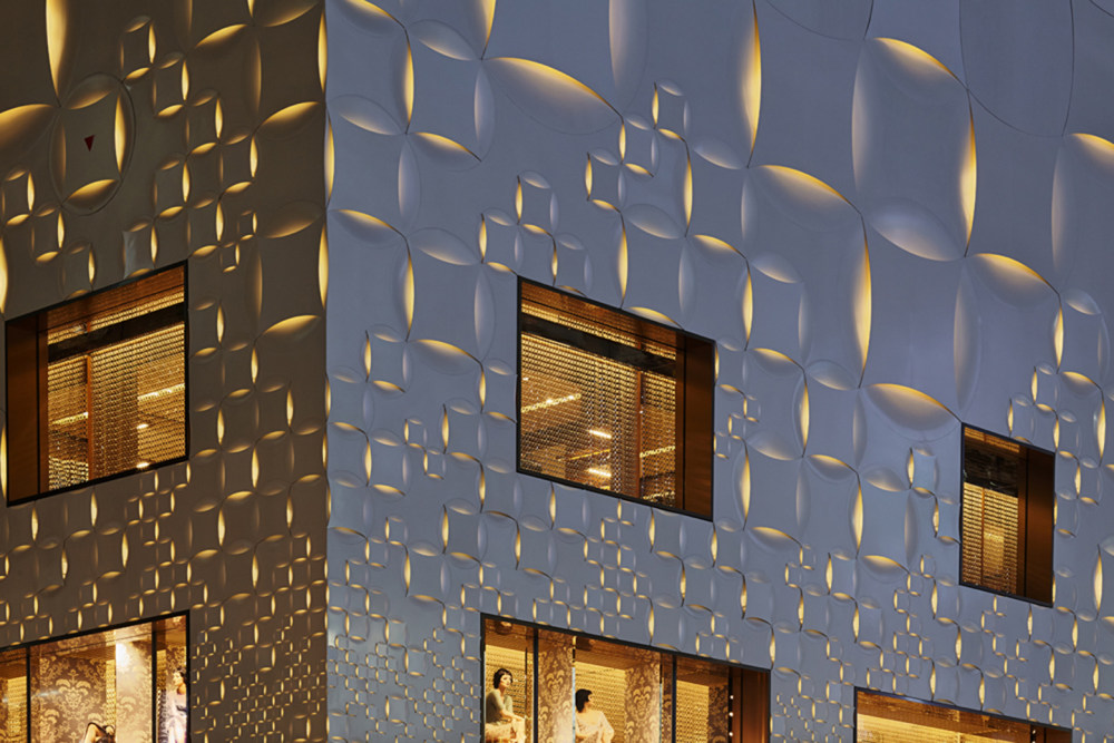 Jun Aoki & Associates设计公司日本银座Louis Vuitton 专卖店_54374a3bc07a80a74a0000b3_louis-vuitton-matsuya-ginza-facade-renewal-jun-aoki-ass.jpg