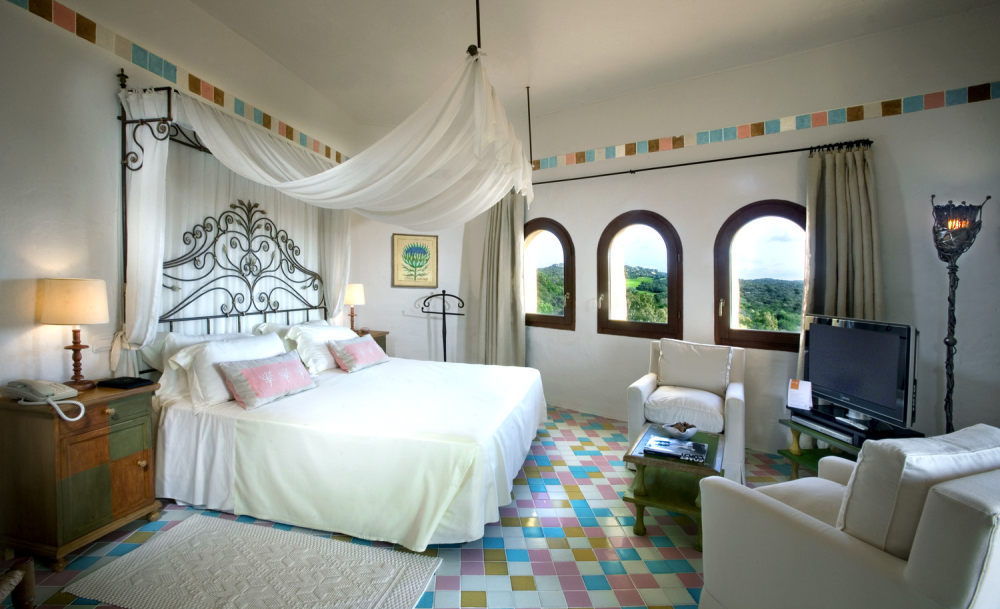 31)Hotel Cala di Volpe, Costa Smeralda—Presidential Suite bedroom 拍攝者 Luxury.jpg