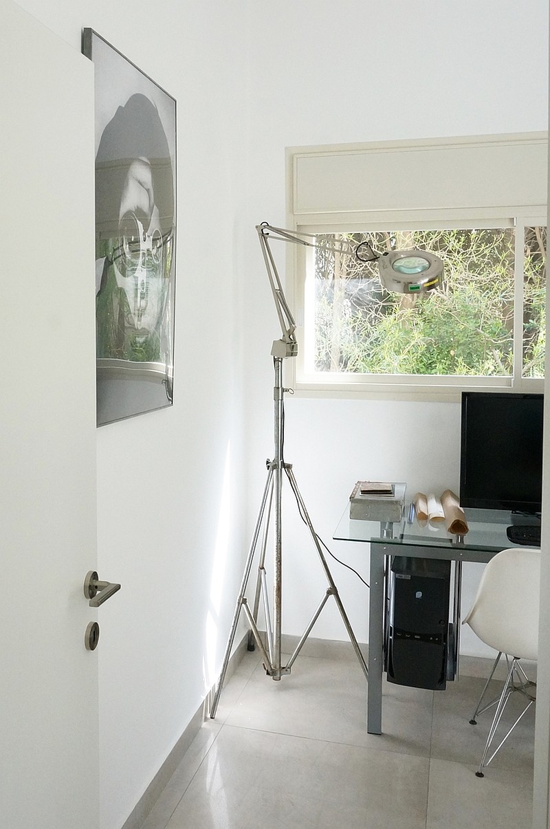 以色列  50s Apartment  改造_9f1a6__Tripod-floor-lamp-in-the-cool-home-office.jpg