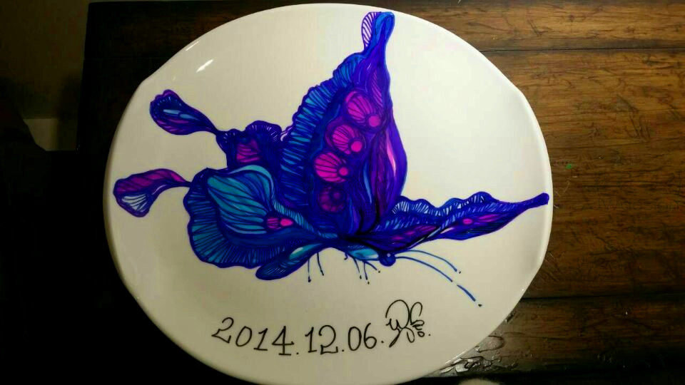 【陈设绘】之陶瓷盘上的手绘艺术_29F805FA914381D043B36223D98D02C2.jpg