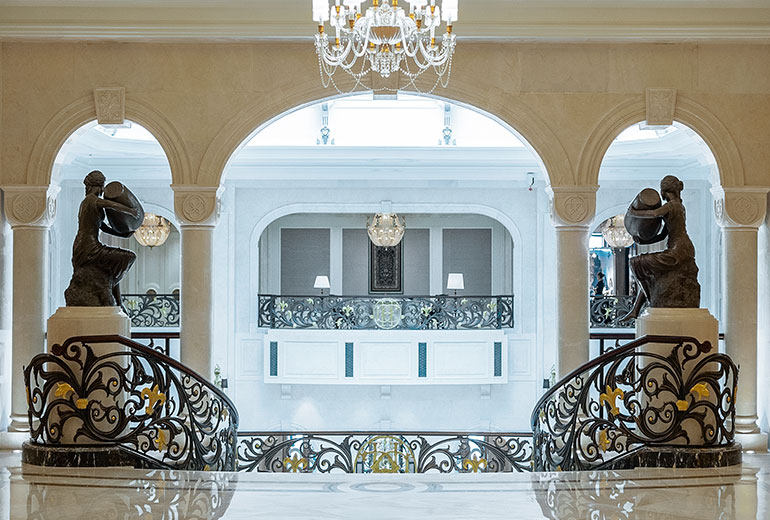 【官方摄影】HBA-大连城堡豪华精选酒店|The Castle Hotel, Dalian_02.stair at lobby-2.jpg