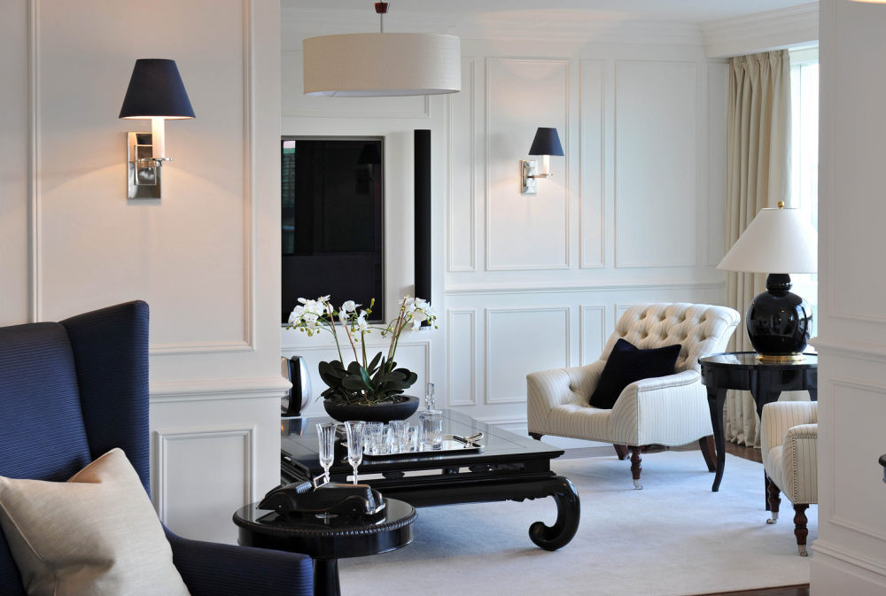 helen green design 补充图_The Studio Harrods Riverside apartment reception room with decorative wall light.jpeg