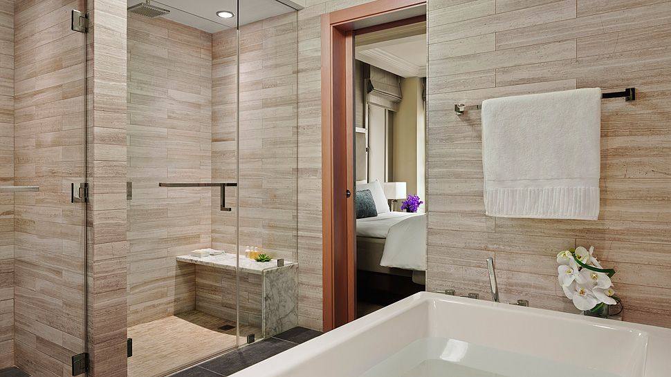 010878-24-premier suite bathroom.jpg