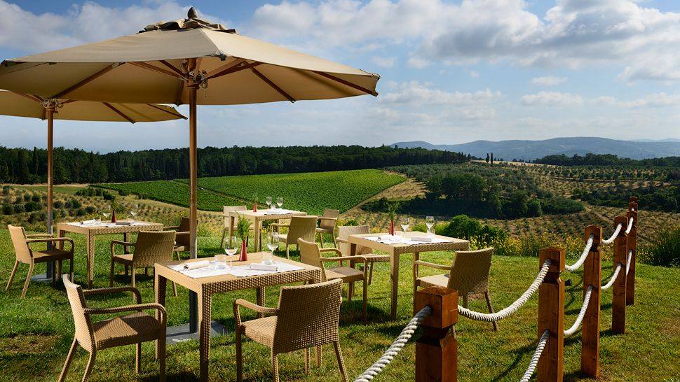 003567-04-outdoor-dining-countryside-view.jpg