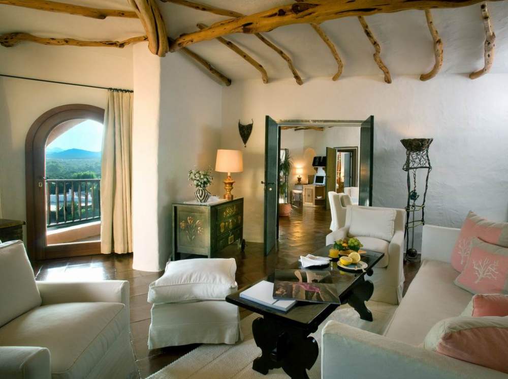 Hotel Cala di Volpe, Italy_调整大小 4)Hotel Cala di Volpe, Costa Smeralda—Presidential Suite Living Room .jpg