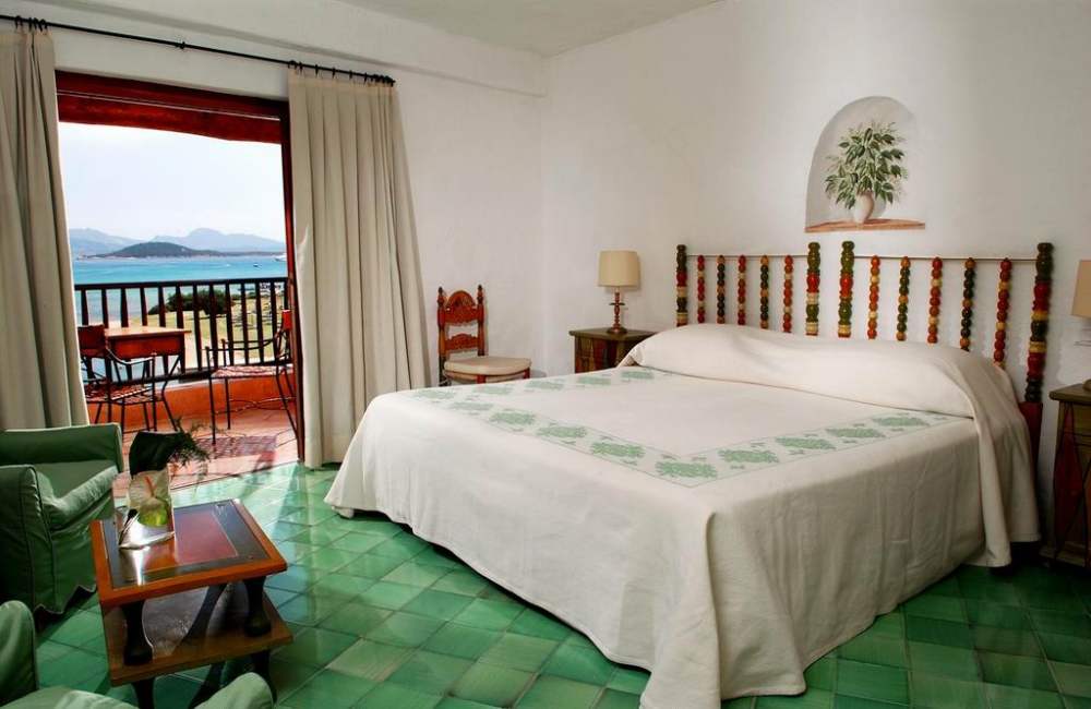 Hotel Cala di Volpe, Italy_调整大小 18)Hotel Cala di Volpe, Costa Smeralda—Premium Room 拍攝者 Luxury Coll.jpg