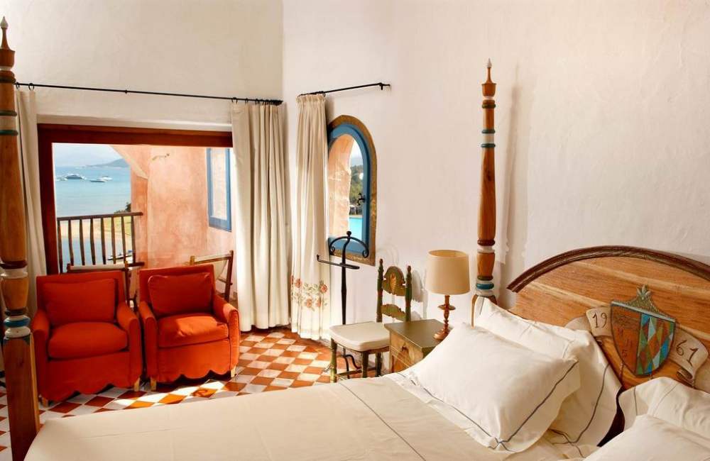 Hotel Cala di Volpe, Italy_调整大小 21)Hotel Cala di Volpe, Costa Smeralda—Presidential Suite - Bedroom 拍.jpg